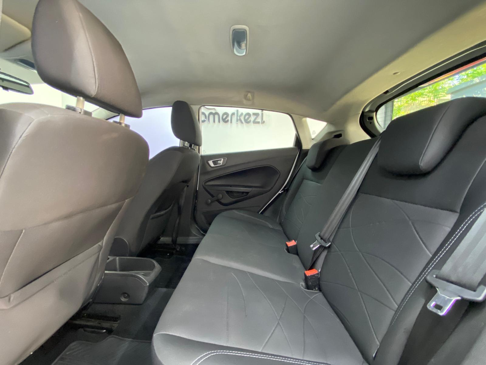 FORD FIESTA 19